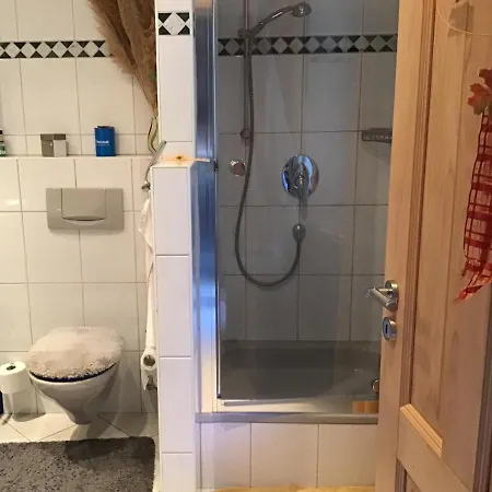 ホームステイ Doppelzimmer Mit Arbeitsplatz, Zustellbett Und Garten *